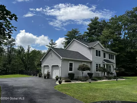 37 Drumlough Rd, Averill Park, NY 12018