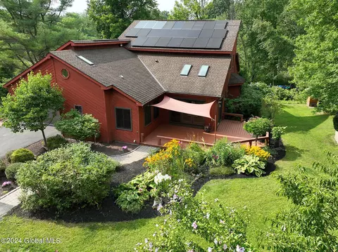 147 Kingsley Rd, Burnt Hills, NY 12027