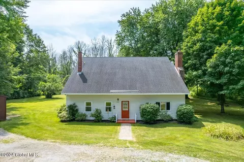 1130 Meadowdale Rd, Altamont, NY 12009