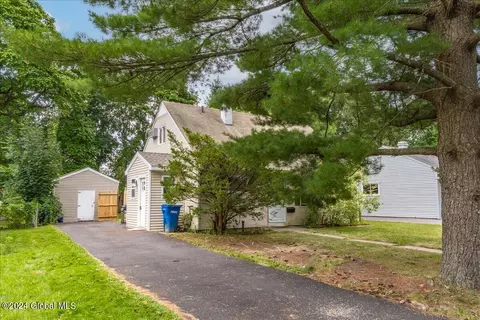 66 Keeler Dr, Albany, NY 12208