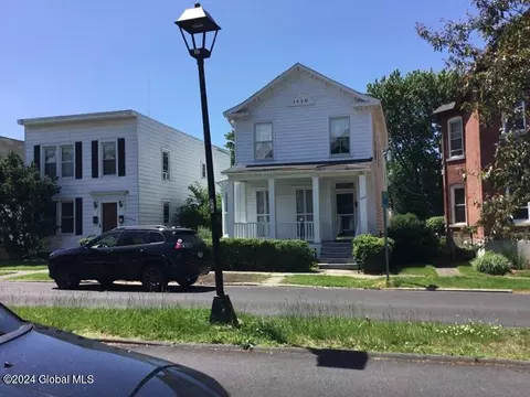 463 8th Ave, Troy, NY 12182