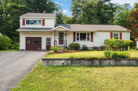 16 Keator Dr, Schenectady, NY 12306