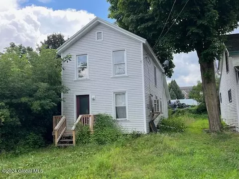 10 Factory St, Granville, NY 12832