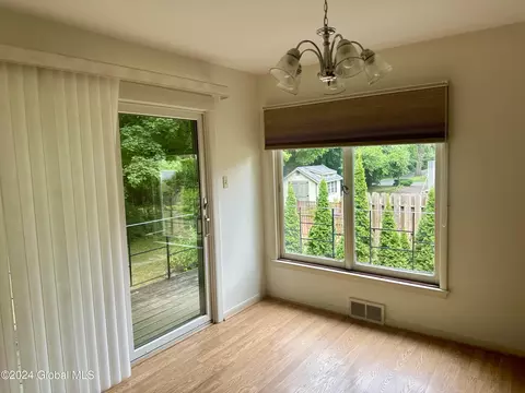 903 Londonderry Ct, Schenectady, NY 12309 photo 14