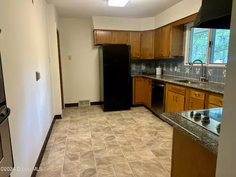 903 Londonderry Ct, Schenectady, NY 12309 photo 15