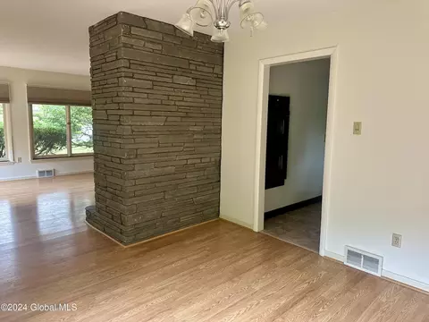 903 Londonderry Ct, Schenectady, NY 12309 photo 8
