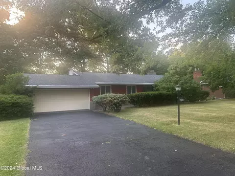 903 Londonderry Ct, Schenectady, NY 12309