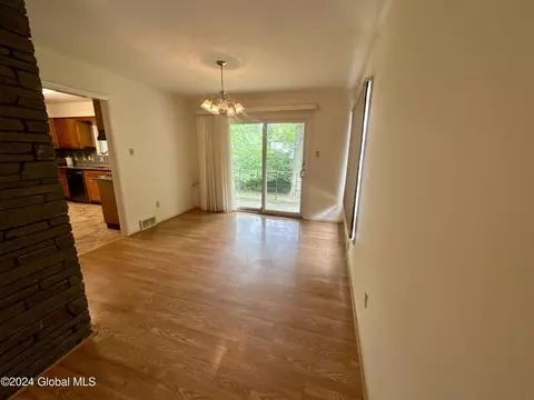 903 Londonderry Ct, Schenectady, NY 12309 photo 10