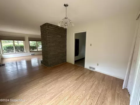 903 Londonderry Ct, Schenectady, NY 12309 photo 6