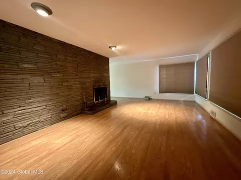 903 Londonderry Ct, Schenectady, NY 12309 photo 9