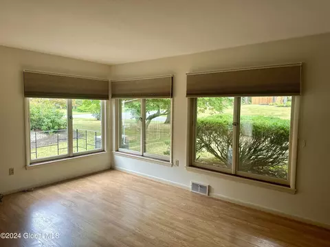 903 Londonderry Ct, Schenectady, NY 12309 photo 11
