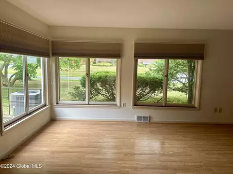 903 Londonderry Ct, Schenectady, NY 12309 photo 12