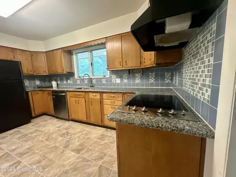 903 Londonderry Ct, Schenectady, NY 12309 photo 17
