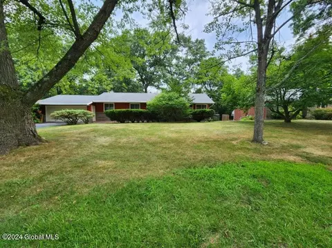 903 Londonderry Ct, Schenectady, NY 12309 photo 3