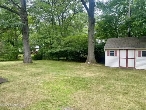 903 Londonderry Ct, Schenectady, NY 12309 photo 52