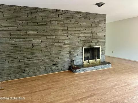 903 Londonderry Ct, Schenectady, NY 12309 photo 7