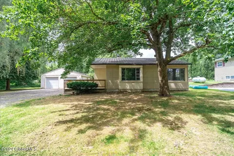 26 Palmer Ave, Ballston Lake, NY 12019