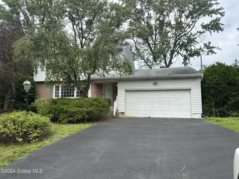 11 Orchard Grv, Loudonville, NY 12211