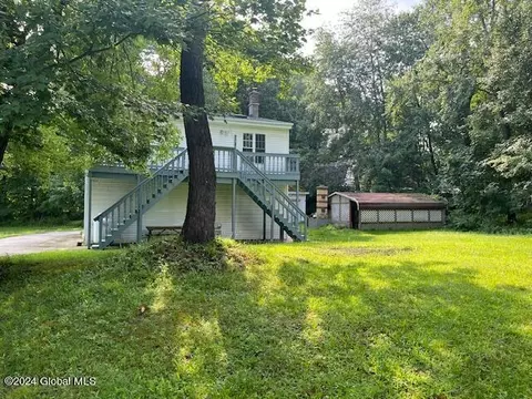 124 Reichards Lake Rd, Averill Park, NY 12018