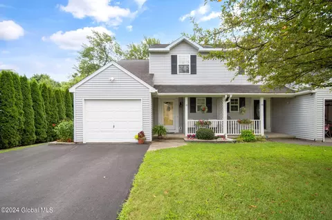 18 Diane Ct, Cohoes, NY 12047