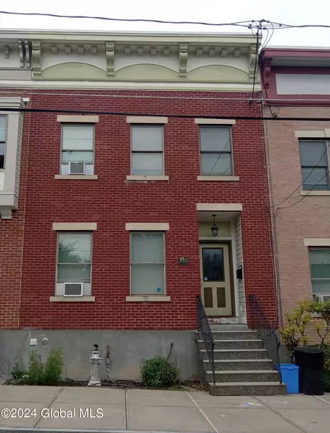 49 5 Alexander St, Albany, NY 12202