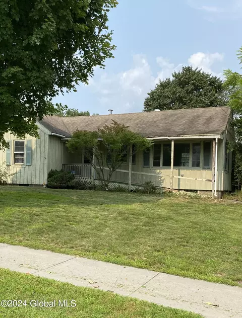 13 James St, Warrensburg, NY 12885