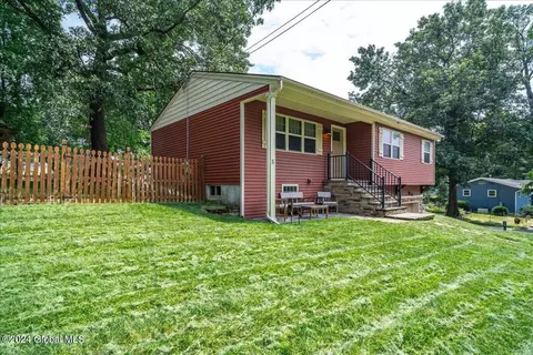 5 Gick Rd, Saratoga Springs, NY 12866