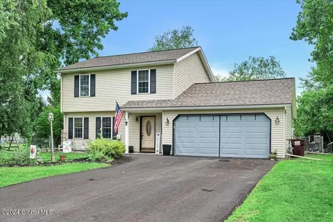 7 Cottonwood Ct, Ballston Lake, NY 12019