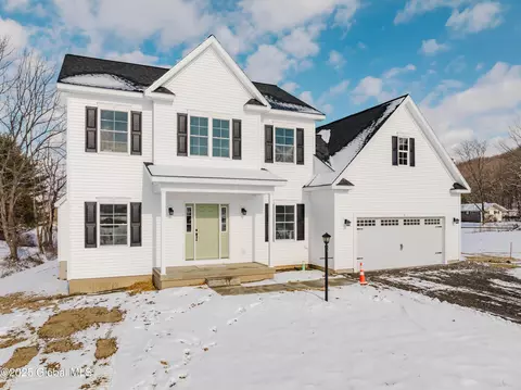 3 Royal Ct, Cohoes, NY 12047