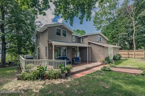 166 Knickerbocker Rd, Amsterdam, NY 12010