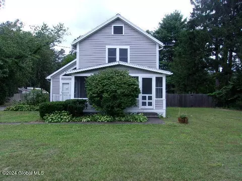 43 Greenfield Ave, Ballston Spa, NY 12020
