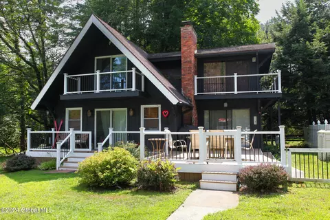 14 Cotton Ct, Diamond Point, NY 12824