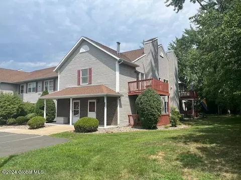 1200 Hillside Ave #303, Niskayuna, NY 12309