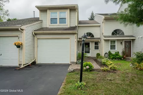 29 Jaipur Ln, Saratoga Springs, NY 12866