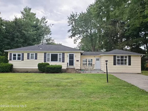 3 Chestnut Ln, Latham, NY 12110