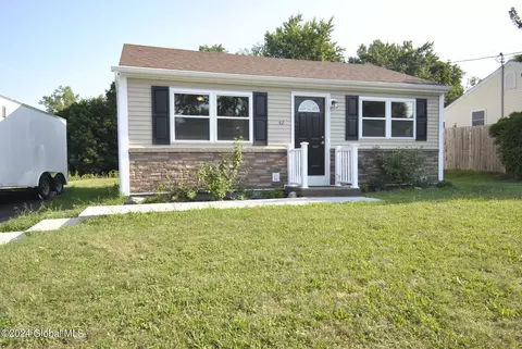 42 Plaske Dr, Schenectady, NY 12309