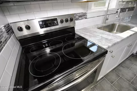 Kitchen - 42 Plaske Dr, Schenectady, NY 12309 photo 2 of 3