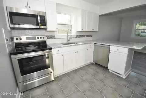 Kitchen - 42 Plaske Dr, Schenectady, NY 12309 photo 1 of 3