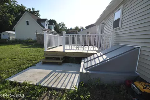 Exterior - 42 Plaske Dr, Schenectady, NY 12309 photo 5 of 5