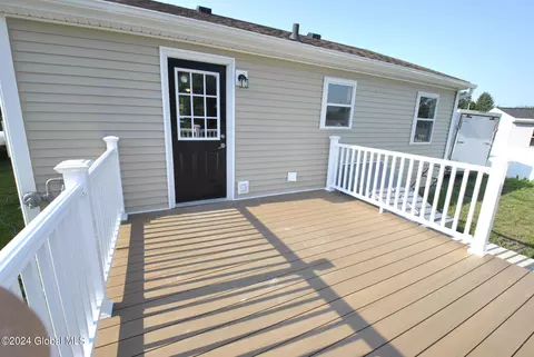 Exterior - 42 Plaske Dr, Schenectady, NY 12309 photo 4 of 5