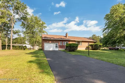 11 Beverly Dr, Albany, NY 12203