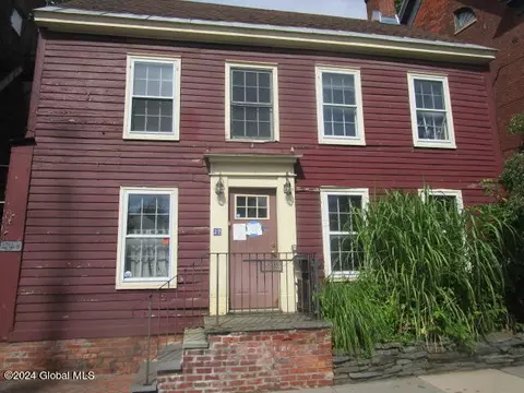 27 N Ferry St, Schenectady, NY 12305
