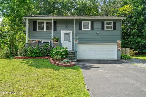33 Whipple Tree Rd, Ballston Spa, NY 12020