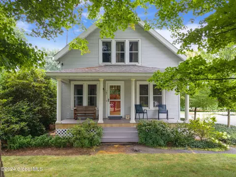 762 Lishakill Rd, Niskayuna, NY 12309