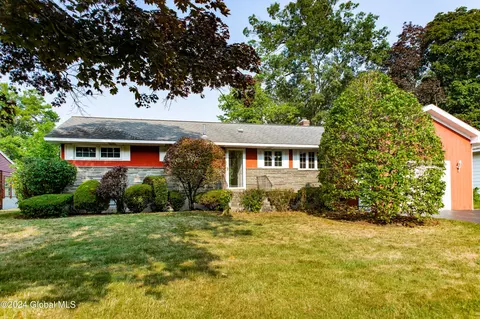 6 Santa Ln, Schenectady, NY 12306