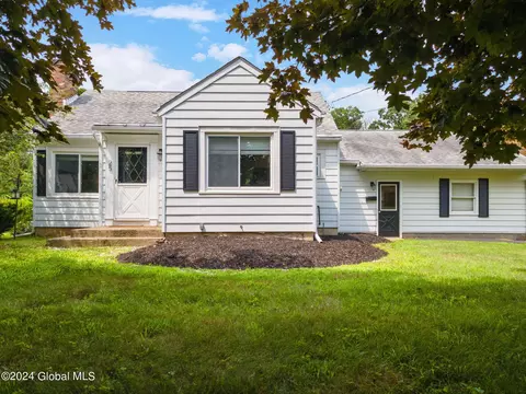 25 Woodside Dr, Schenectady, NY 12302