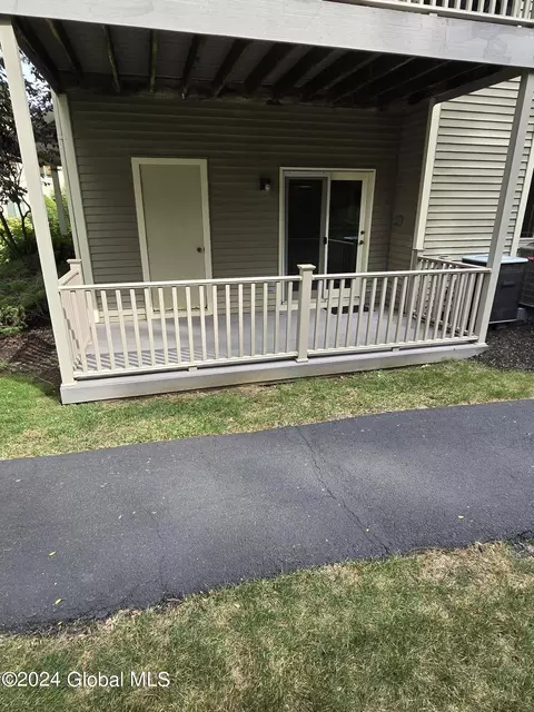 Exterior - 108 Burgoyne Dr, Halfmoon, NY 12065 photo 4 of 4