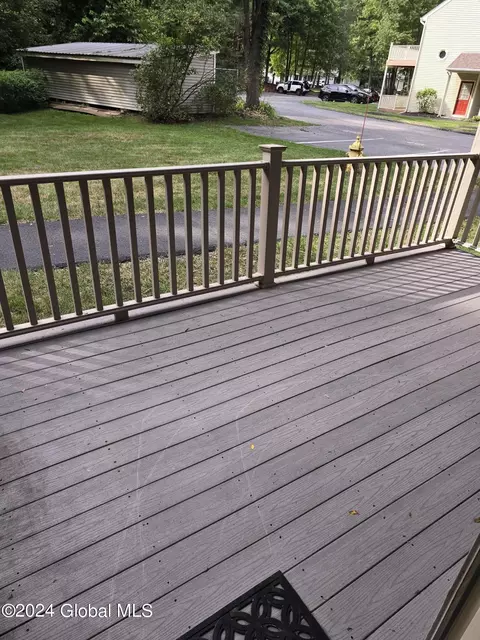 Exterior - 108 Burgoyne Dr, Halfmoon, NY 12065 photo 3 of 4
