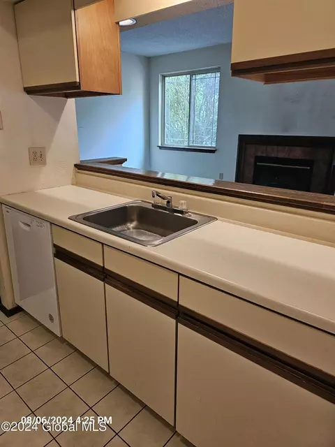 Kitchen - 108 Burgoyne Dr, Halfmoon, NY 12065 photo 2 of 4