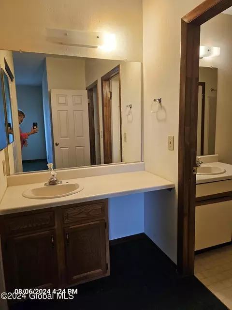 Bath - 108 Burgoyne Dr, Halfmoon, NY 12065 photo 2 of 3